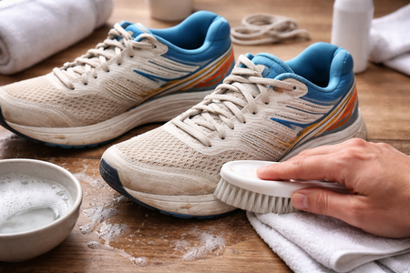Como limpar seu tênis de corrida sem estragar (e sem complicar)