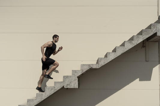 Subir escadas: o treino simples que pode turbinar força, velocidade e resistência na corrida